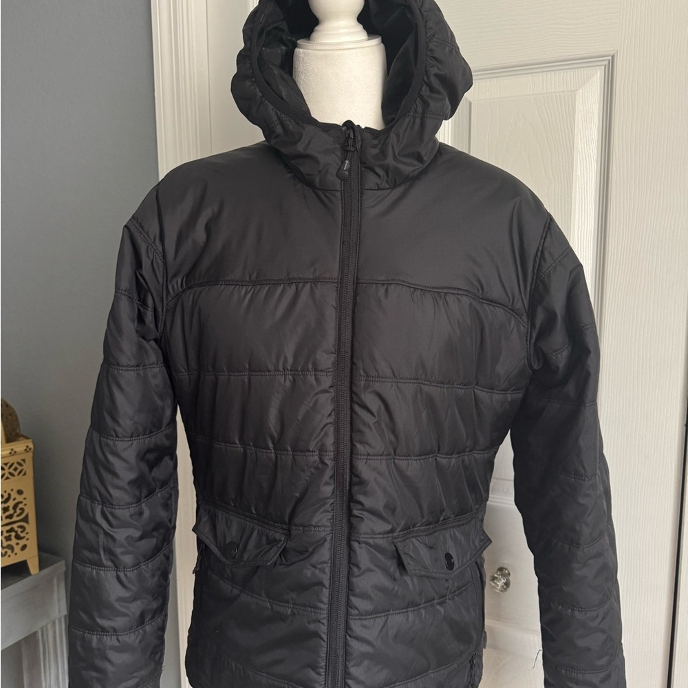 Merrell Women’s black puffer jacket - Large